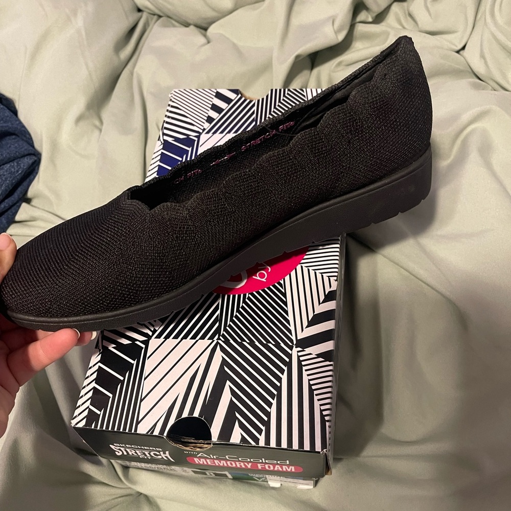 Women’s Sketchers Stretch Fit with Air Cooled Memory Foam size 8
